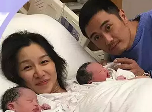 “笑著順產(chǎn)雙胞胎，讓女人生小孩生得更有尊嚴(yán)！”