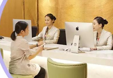 “在她的努力下，我終于讓寶寶吃到了母乳！”